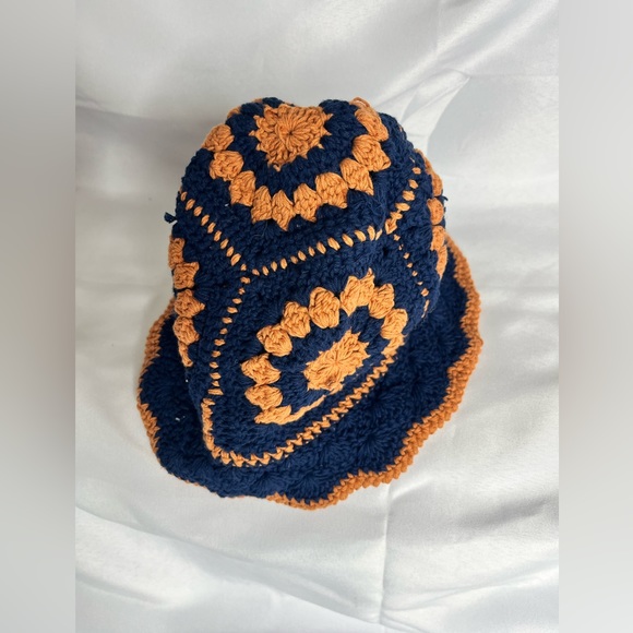 Two tone crocheted hat flower blue / orange one size - Picture 2 of 6